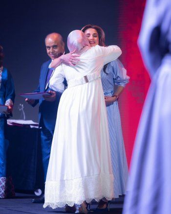 شاهد .. الملكة رانيا تكرّم المدرّسين والمدرّسات في جمعيتها الخاصة