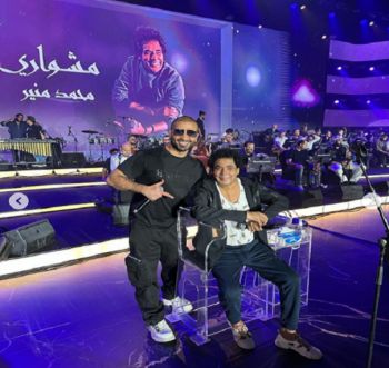 شاهد .. أحمد سعد الى جانب محمد منير في حفل تاريخي