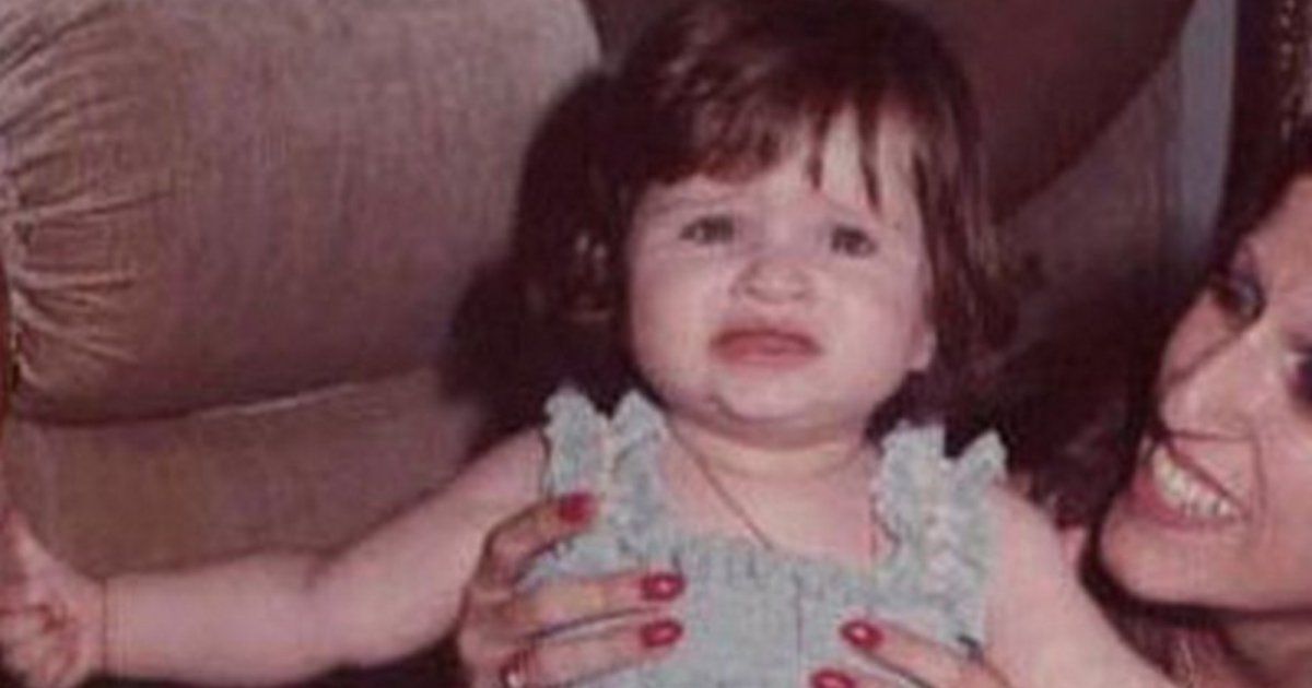 شاهد .. كبرت وأصبحت نجمة عربية.. تعرفوا إلى هوية هذه الطفلة الجميلة!