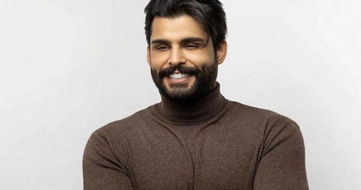 شاهد .. محمود التركي يقترب من الـ 100 مليون بـ "عاشق مجنون"