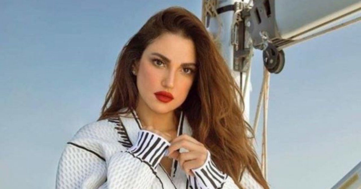 شاهد .. بالصور- إطلالة مبهرة لـ درة التونسية مع زوجها إلى جانب البحر