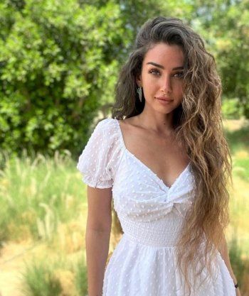 شاهد .. بالصورة- هنا الزاهد بإطلالة رائعة من قلب الطبيعة