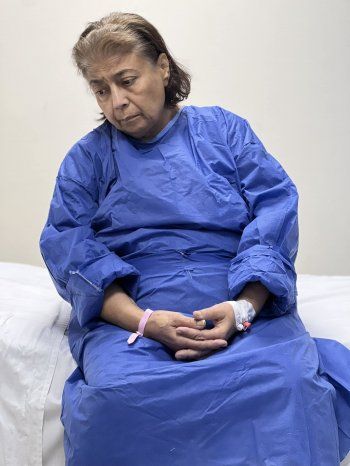 شاهد .. بالصورة- والدة منة فضالي في العناية الفائقة