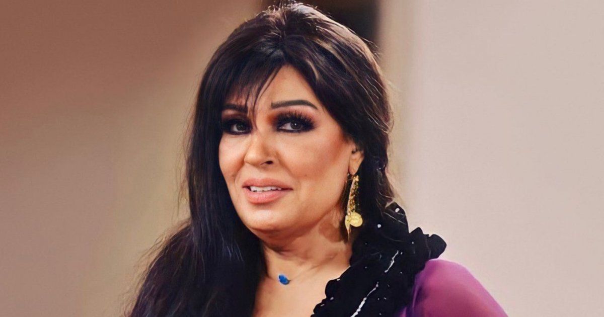 شاهد .. يالصورة- إطلالة صيفية لـ فيفي عبده من شاطئ البحر