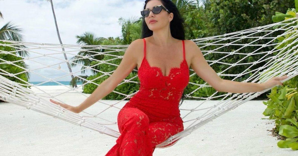 شاهد .. بالصور- إطلالة صيفية مميزة لـ لاميتا فرنجية إلى جانب البحر