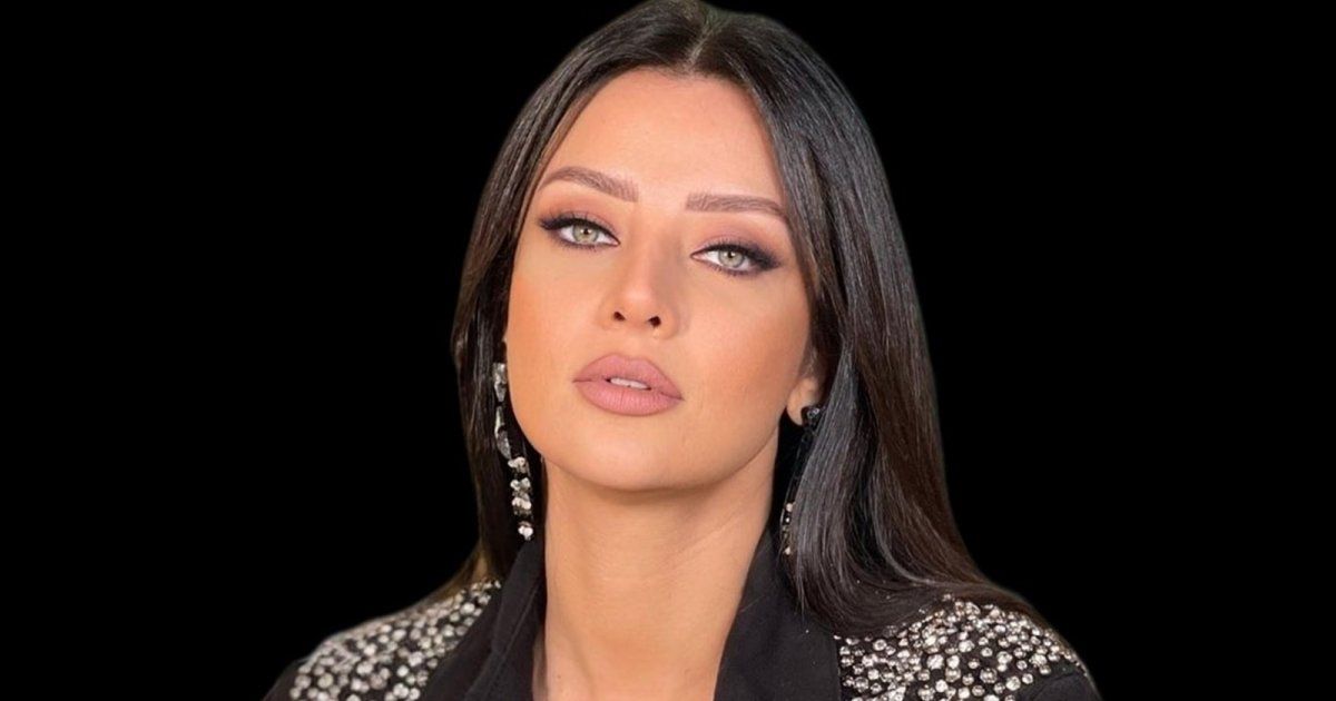 شاهد .. بالصور- إطلالة أنيقة لـ رضوى الشربيني تخطف الأنظار بجمالها
