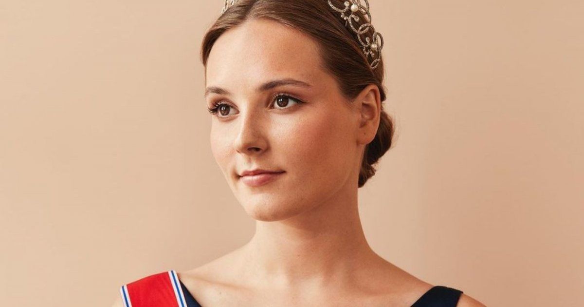 شاهد .. إنغريد ألسكندرا إبنة ولي عهد النرويج تحتفل مع عائلتها بتخرجها من المدرسة-بالصور