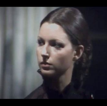 شاهد .. ظهور نادر لـ نادين خوري من الزمن الجميل.. والمتابعون يفشلون في التعرف عليها بسرعة