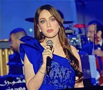 شاهد .. صورة لـ ياسمين عز من دون فلتر و"تعديلات المخرج" تحدث بلبلة