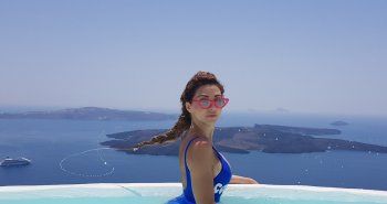 شاهد .. ميريام فارس تعود إلى الجنة وتستمتع في حوض السباحة ومنظر جزر خيالي-بالصورة