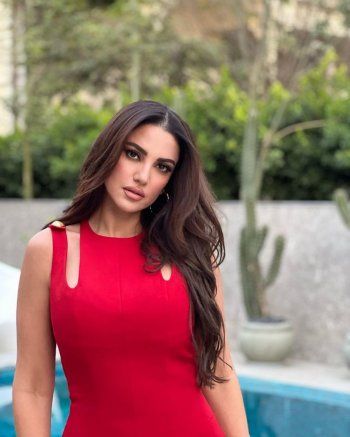 شاهد .. بالصور- درة التونسية تتألق بإطلالة تحبس الانفاس