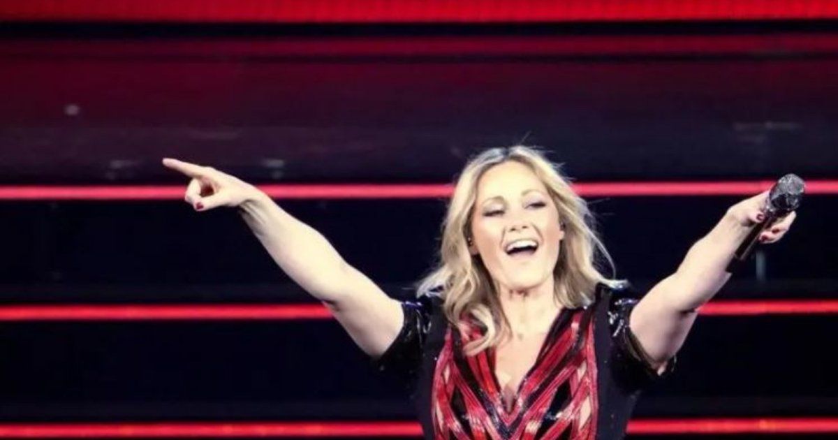 شاهد .. مغنية بوب ألمانية بحادث مروّع على المسرح خلال تأديتها عرضاً غنائياً-بالفيديو