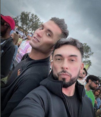 شاهد .. حفيد عمر الشريف يحتفل كونه مسلم عربي ومثلي الجنس برقصة - بالفيديو