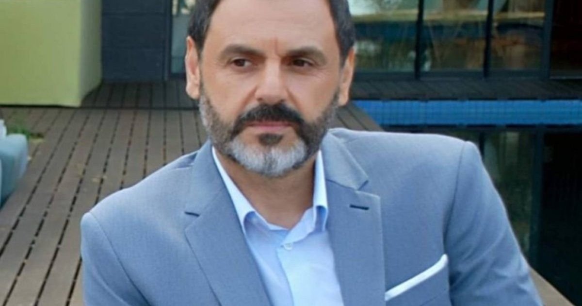 شاهد .. يوسف حداد يحتفل بعيد زواجها.. وجمال زوجته يفاجئ الجمهور