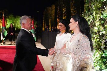 شاهد .. ديانا كرزون الى جانب الملك عبد الله الثاني وهكذا أعربت عن محبتها