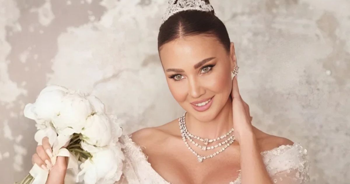 شاهد .. خاص وبالفيديو - غنى غندور من حفل زفافها بتصريح مؤثر وتدمع عيناها وهذا ما قاله زوجها وابنتيها