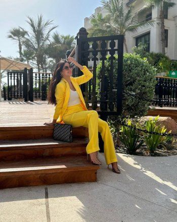 شاهد .. بالصور- أسيل عمران تتألق بإطلالة صيفية مميزة