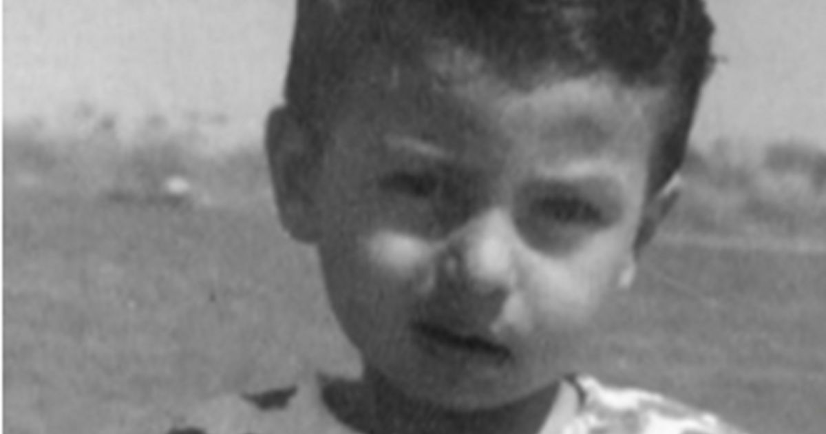 شاهد .. خمنوا من هذا الطفل الذي أصبح فناناً كبيراً ..هل عرفتموه؟