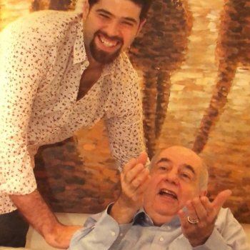 شاهد .. بالصورة- طارق الإبياري يعايد والده بعيد ميلاده.. هذا ما تمناه له