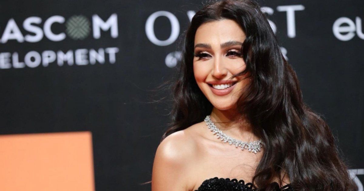 شاهد .. بالصور - جيسي عبدو تتألق بإطلالة صيفية بنقشة الورود