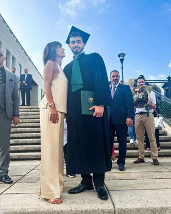 شاهد .. بالصورة - كاريس بشار تحتفل بتخرج إبنها