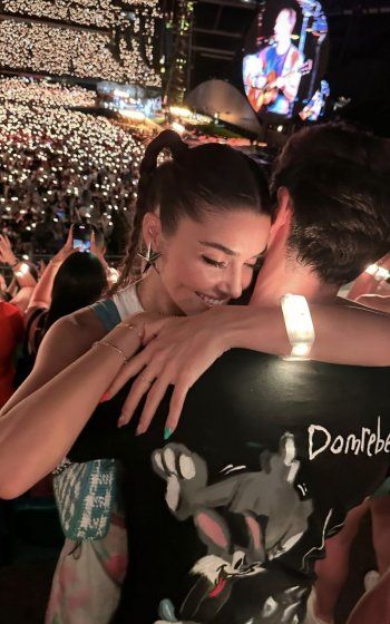 شاهد .. هاندا أرتشيل بثيات السباحة.. وهكذا أطلت من أحد الشواطئ