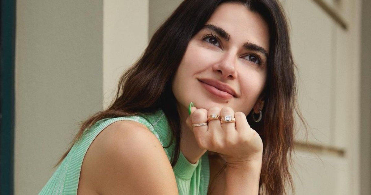 شاهد .. رقصة نسرين جواد زادة الجريئة وهي بأحضان زميلها تثير غضب المتابعين