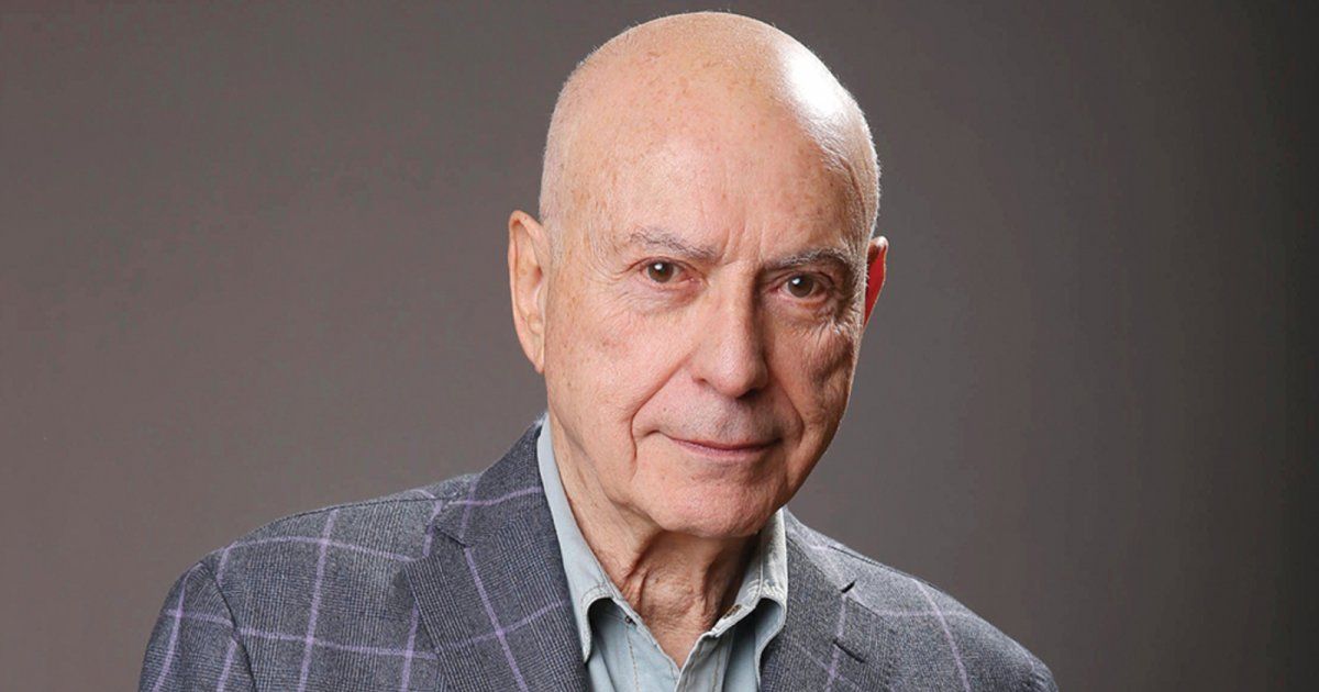 شاهد .. وفاة النجم الأمريكي آلان أركين عن عمر يناهز الـ 89 عاماً