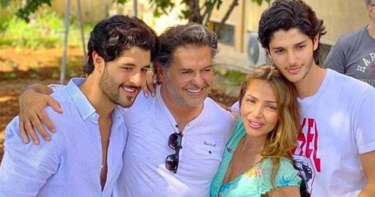 شاهد .. راغب علامة يجمع عائلته على المسرح ويكشف عن وجود عصابتين في منزله - بالفيديو