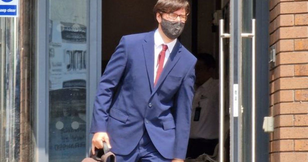 شاهد .. ممثل متهم بجرم تنزيل مئات صور استغلال أطفال وتبادلها عبرموقع التواصل الإجتماعي!