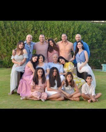 شاهد .. بالصور- لجين عمران تكشف عن لحظات عيد أضحى.. لماذا أخفت بعض الأوجه في الصور؟