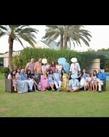 شاهد .. بالصور- لجين عمران تكشف عن لحظات عيد أضحى.. لماذا أخفت بعض الأوجه في الصور؟