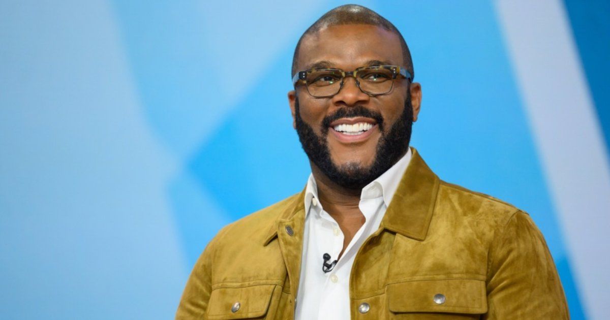 شاهد .. تايلور بيري يسارع لينتقذ إمرأة تبلغ 93 عاماً