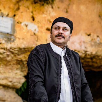 شاهد .. بالصور - وائل شرف يرتدي الزيّ الليبي