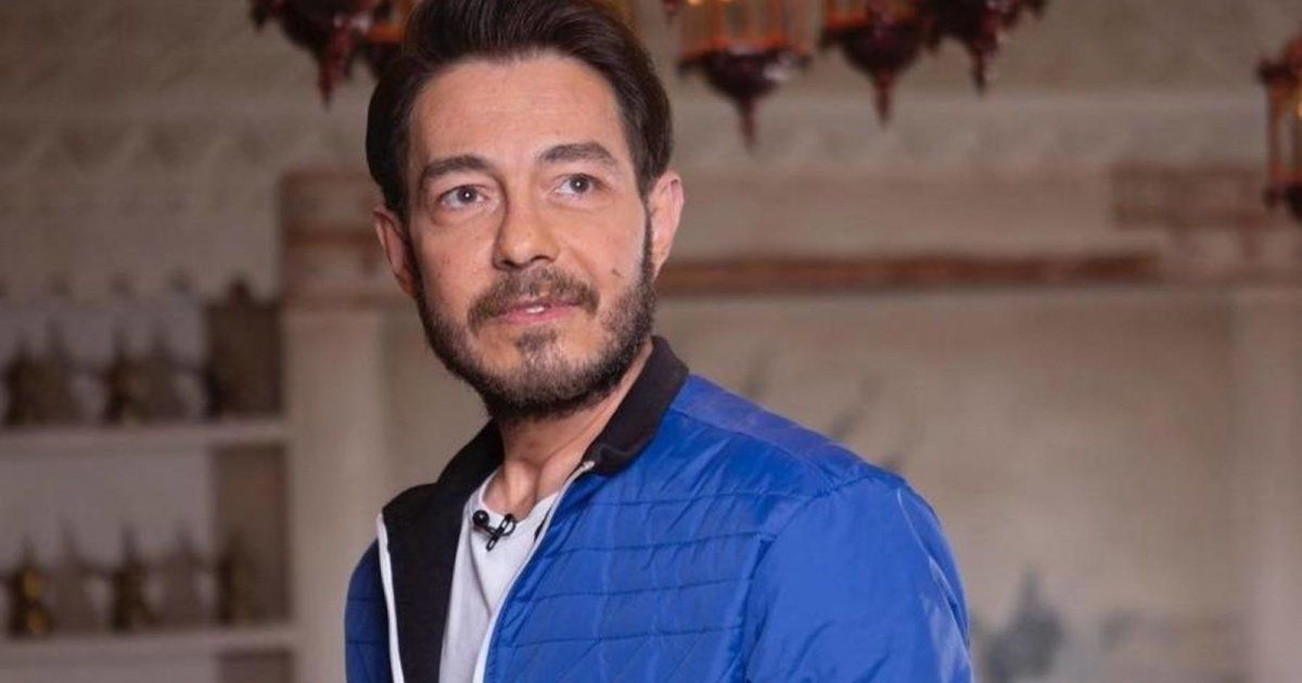 شاهد .. أحمد زاهر برسالة رومانسية لزوجته في عيدها