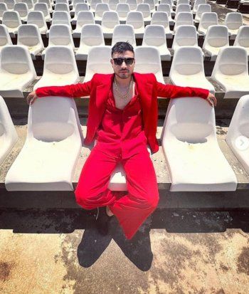 شاهد .. بالصور - شبه قوي بين أنطوني أدونيس وميكا... إليكم التفاصيل