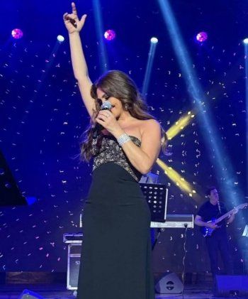 شاهد .. سعر مرتفع لـ فستان إليسا في حفلها الأخير .. من تصميم روبرتو كفالي