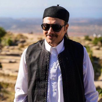 شاهد .. بالصور - وائل شرف يرتدي الزيّ الليبي