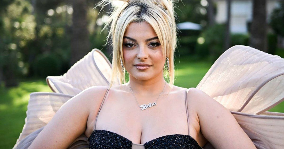 شاهد .. بيبي ريكسا تعود إلى خشبة المسرح بعد الحادثة الأخيرة وهكذا حمت نفسها