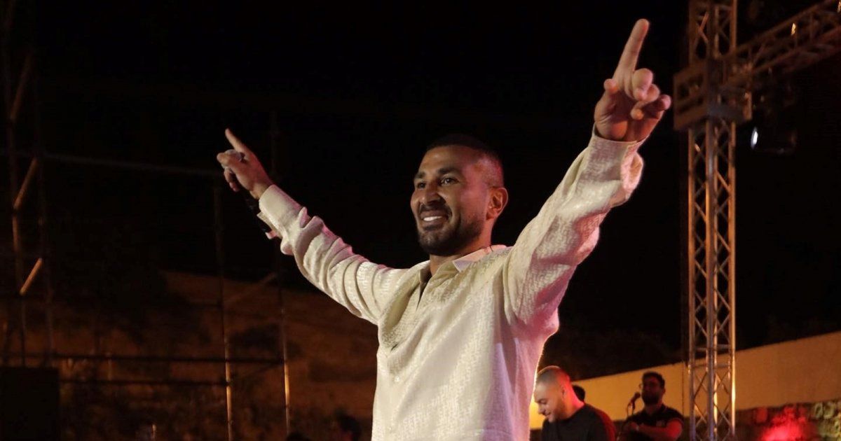 شاهد .. خاص- حقائق تكشف للمرة الأولى عن أزمة أحمد سعد ومنظمة حفله في تونس.. هذا ما جرى في الكواليس