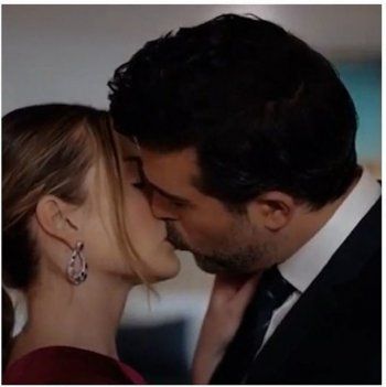 شاهد .. في أولى حلقات "كريستال".. قبلة حميمة بين محمود نصر وباميلا الكيك تشعل مواقع التواصل الإجتماعي