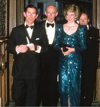 شاهد .. بالصورة - فستان الحورية للأميرة ديانا يحصل على إهتمام المعجبين بعد 37 عاماً من إرتدائه