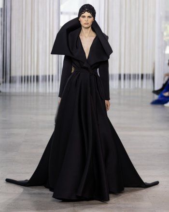 شاهد .. طوني ورد يكشف عن مجموعته الجديدة.. وفساتين تخطف الأنظار