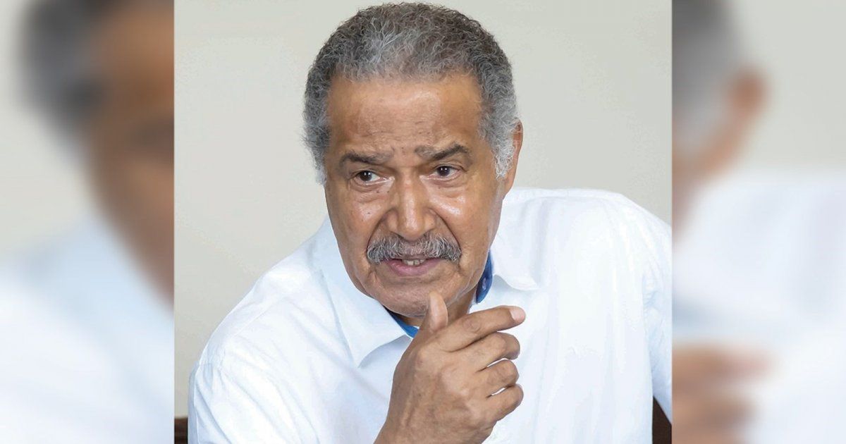 شاهد .. نقل جاسم النبهان إلى المستشفى.. وزوجته تطلب الدعاء له