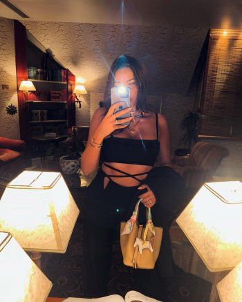 شاهد .. بالصور- دانييلا رحمة تتلألق بالأسود الأنيق