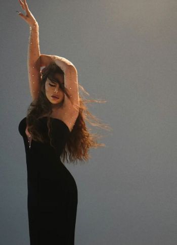 شاهد .. بالصور- بإطلاة تحبس الأنفاس ..هيفا وهبي تتألق على كلمات أغنيتها الجديدة "ما بضعفش"