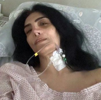 شاهد .. حالة تعاطف كبيرة مع حورية فرغلي اثر انتشار صورة لها بعد خضوعها لـ عملية استئصال رحمها بالكامل