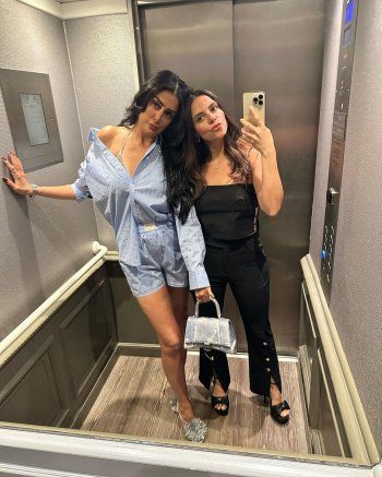 شاهد .. غادة عبد الرازق تحتفل بـ عيد ميلادها بالهوت شورت وتثير الجدل بحركة لسانها - بالصور