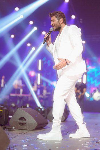 شاهد .. مشهد تاريخي في لبنان في عشق تامرحسني