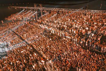 شاهد .. مشهد تاريخي في لبنان في عشق تامرحسني